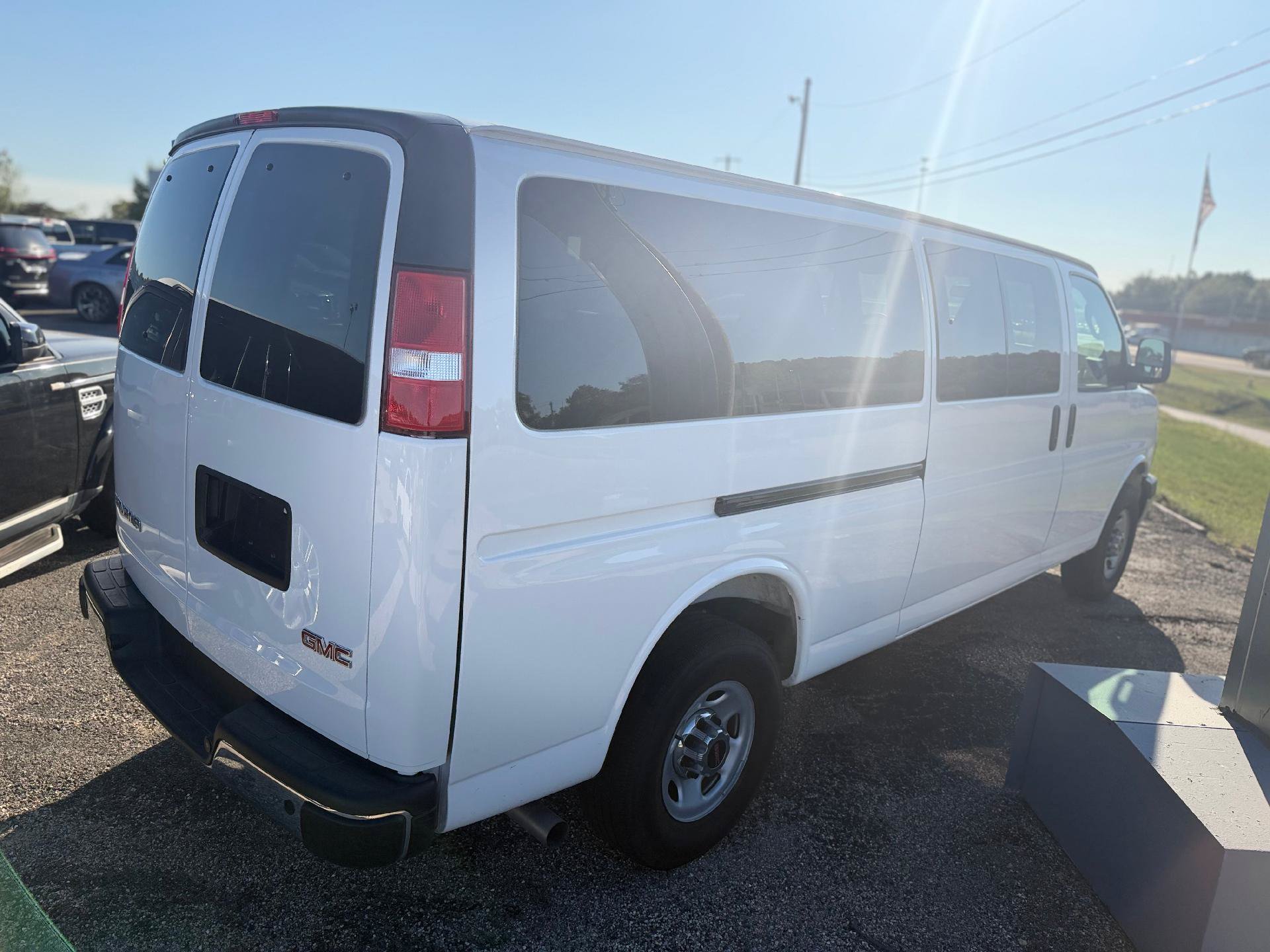 Used 2025 GMC Savana 3500 LT w/ LT Preferred Equipment Group RWD image 4