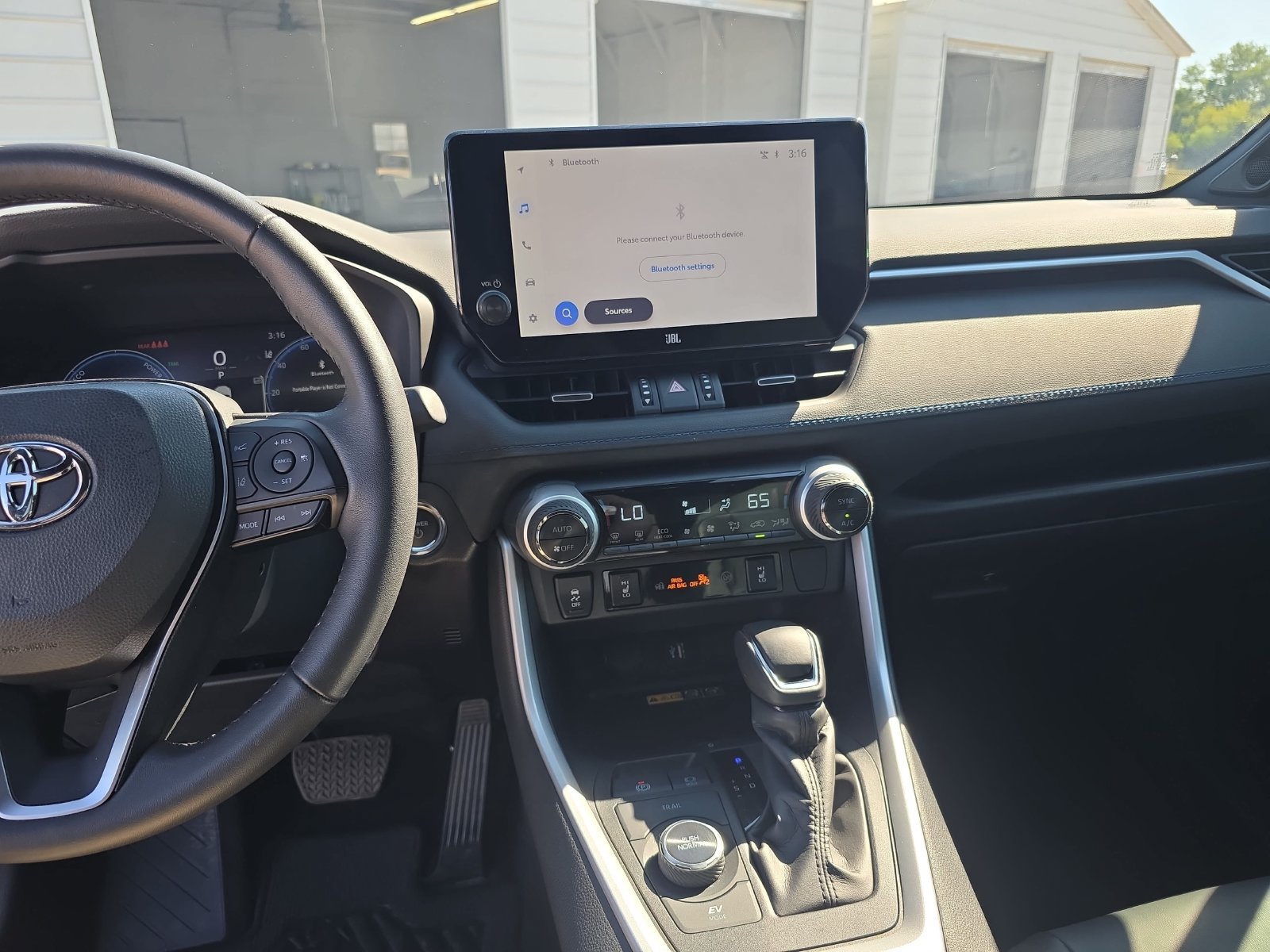 Used 2024 Toyota RAV4 XSE AWD/4WD image 17