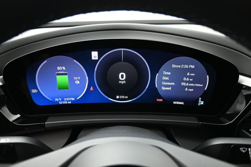 Certified 2025 Porsche Macan 4S Electric AWD/4WD image 20
