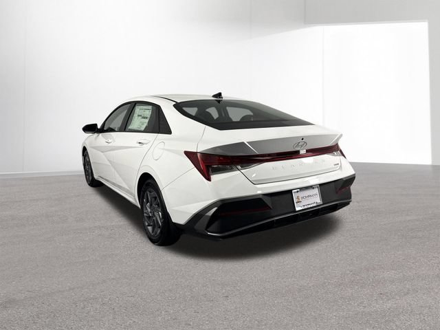Used 2025 Hyundai Elantra Hybrid FWD image 41