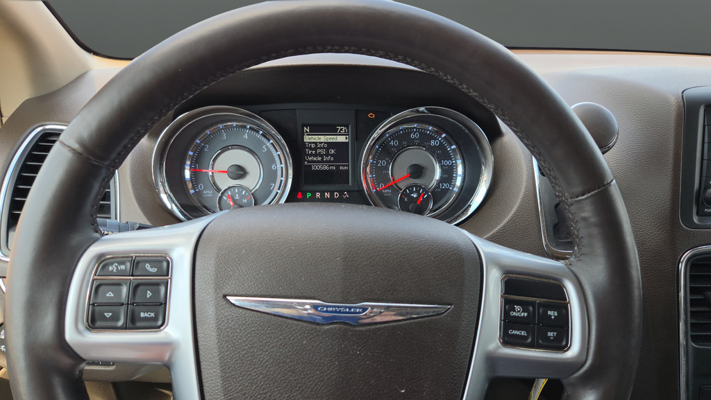 Used 2012 Chrysler Town & Country Touring-L w/ Driver Convenience Group FWD image 12