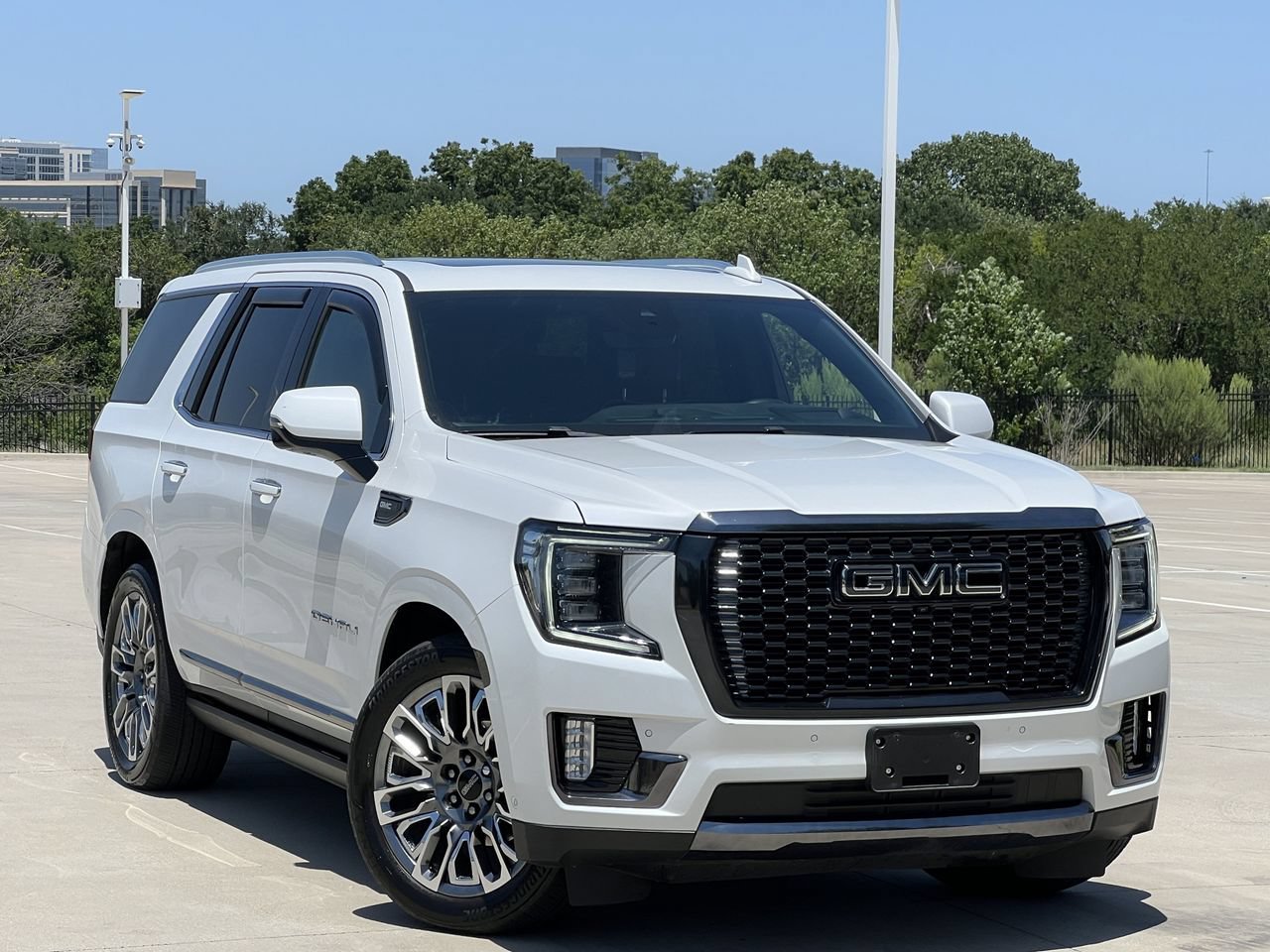 Used 2023 GMC Yukon Denali Ultimate AWD/4WD image 2