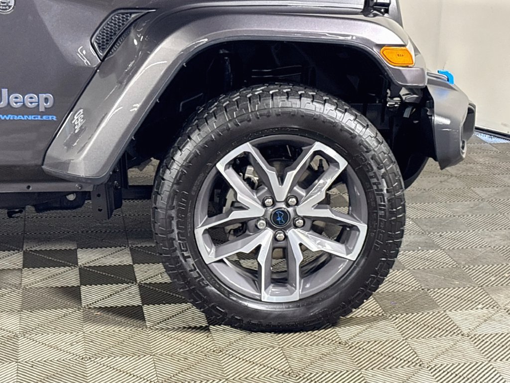 Certified 2024 Jeep Wrangler Unlimited w/ Convenience Group AWD/4WD image 23