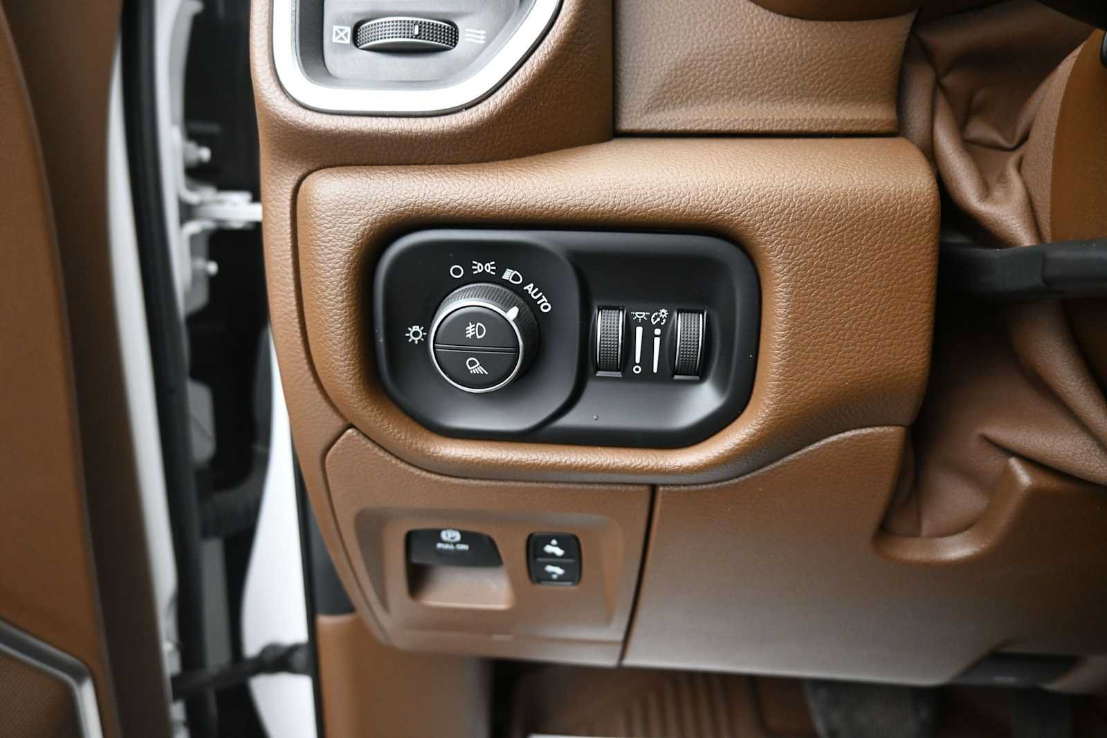 Used 2022 RAM 1500 Laramie AWD/4WD image 9
