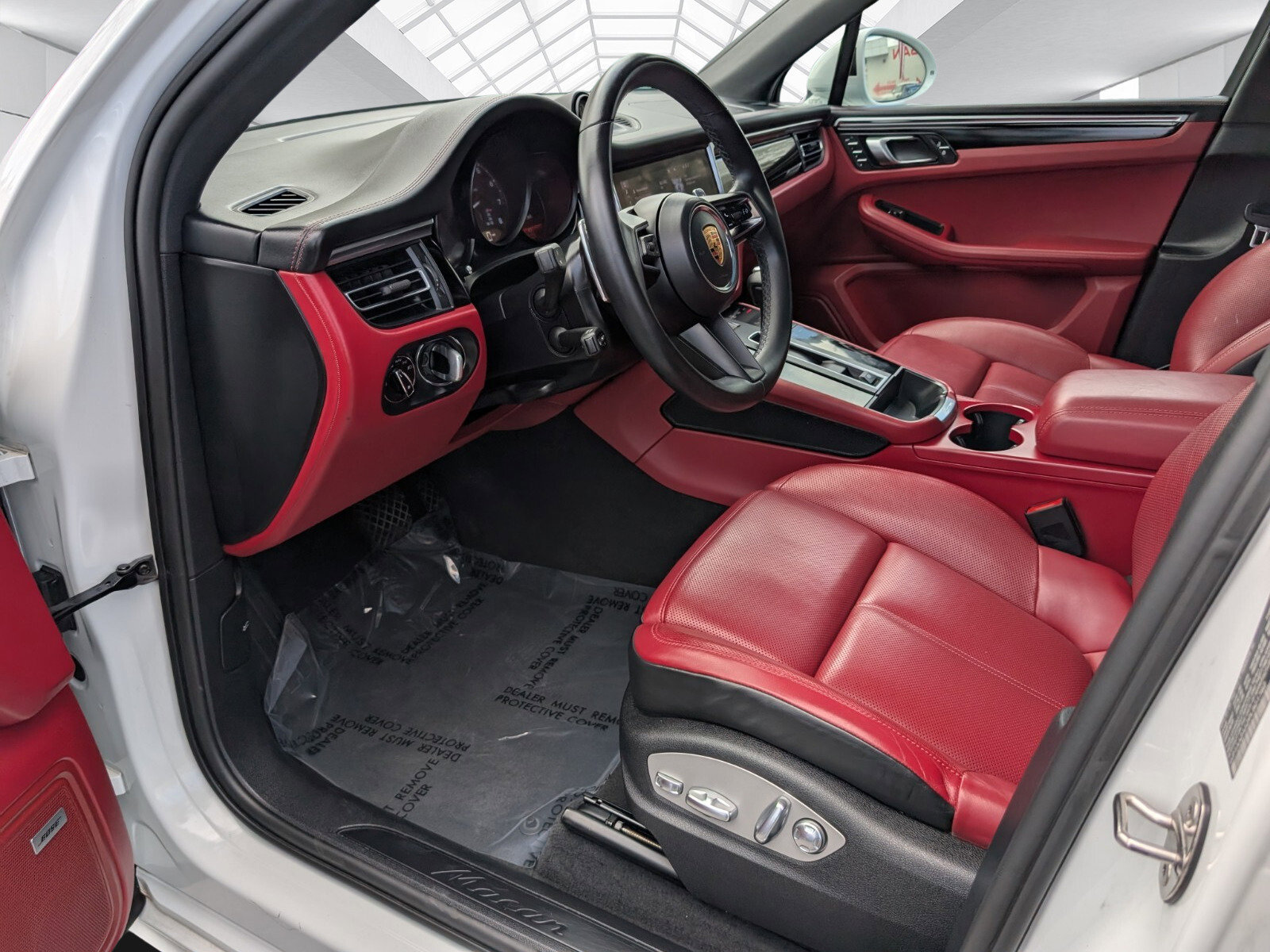 Used 2023 Porsche Macan Turbo image 6