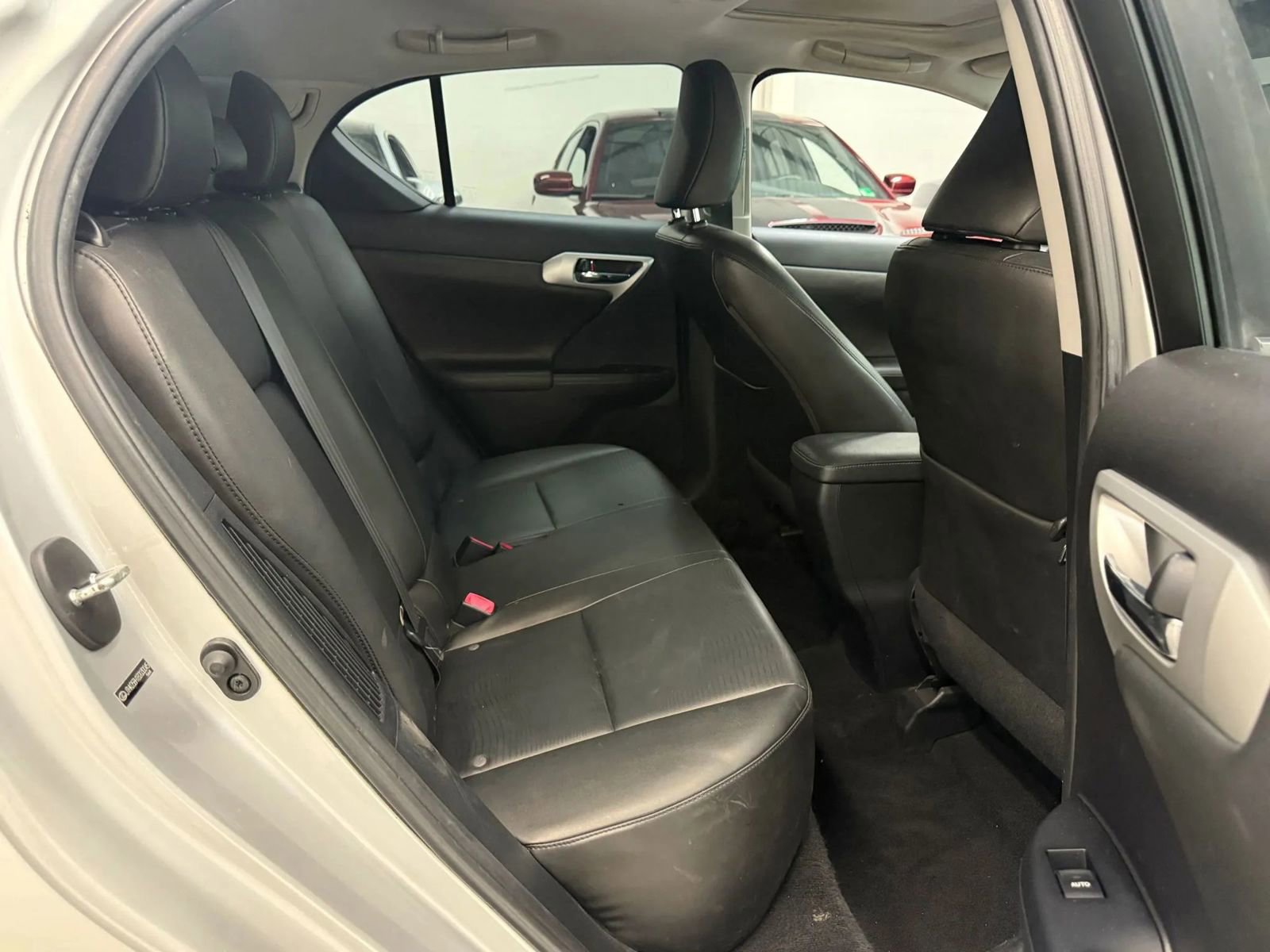 Used 2011 Lexus CT 200h Premium image 21