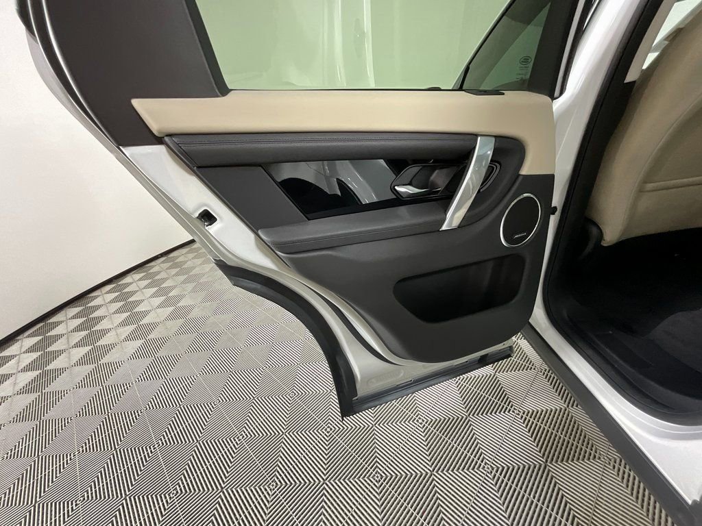 Used 2025 Land Rover Discovery Sport S image 27