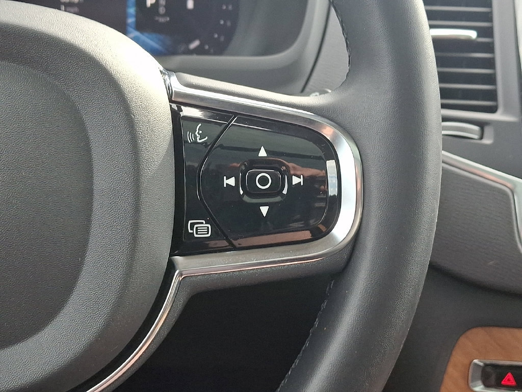 Used 2023 Volvo XC90 B6 Core AWD/4WD image 29