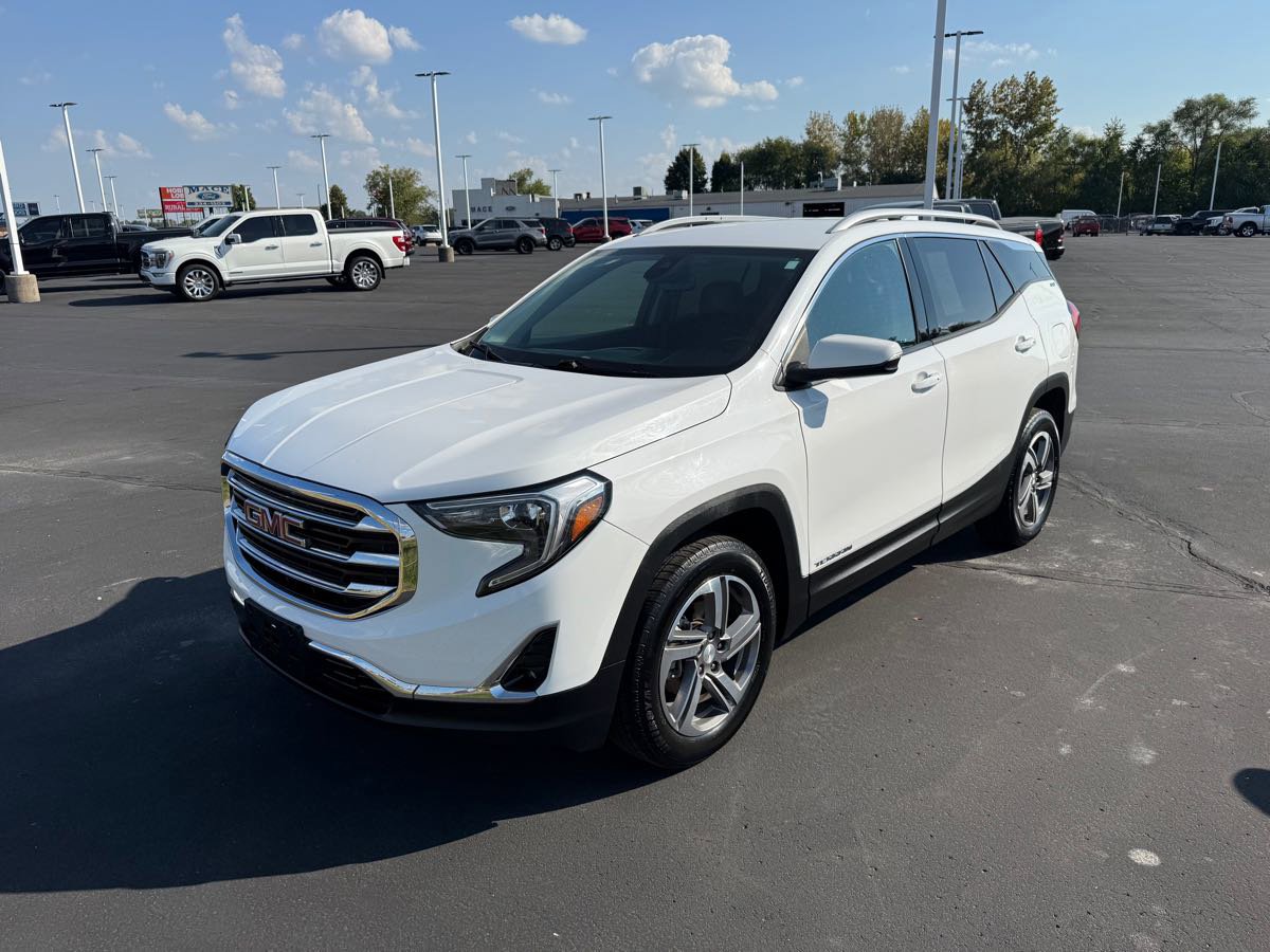 Used 2021 GMC Terrain SLT image 1