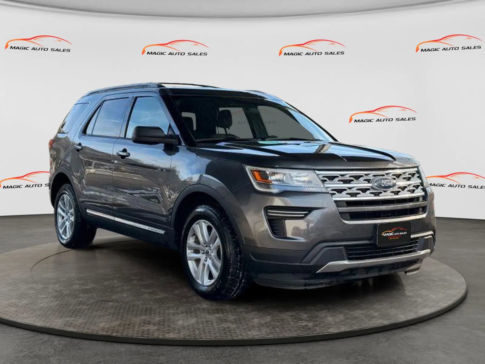 Used 2019 Ford Explorer XLT image 4