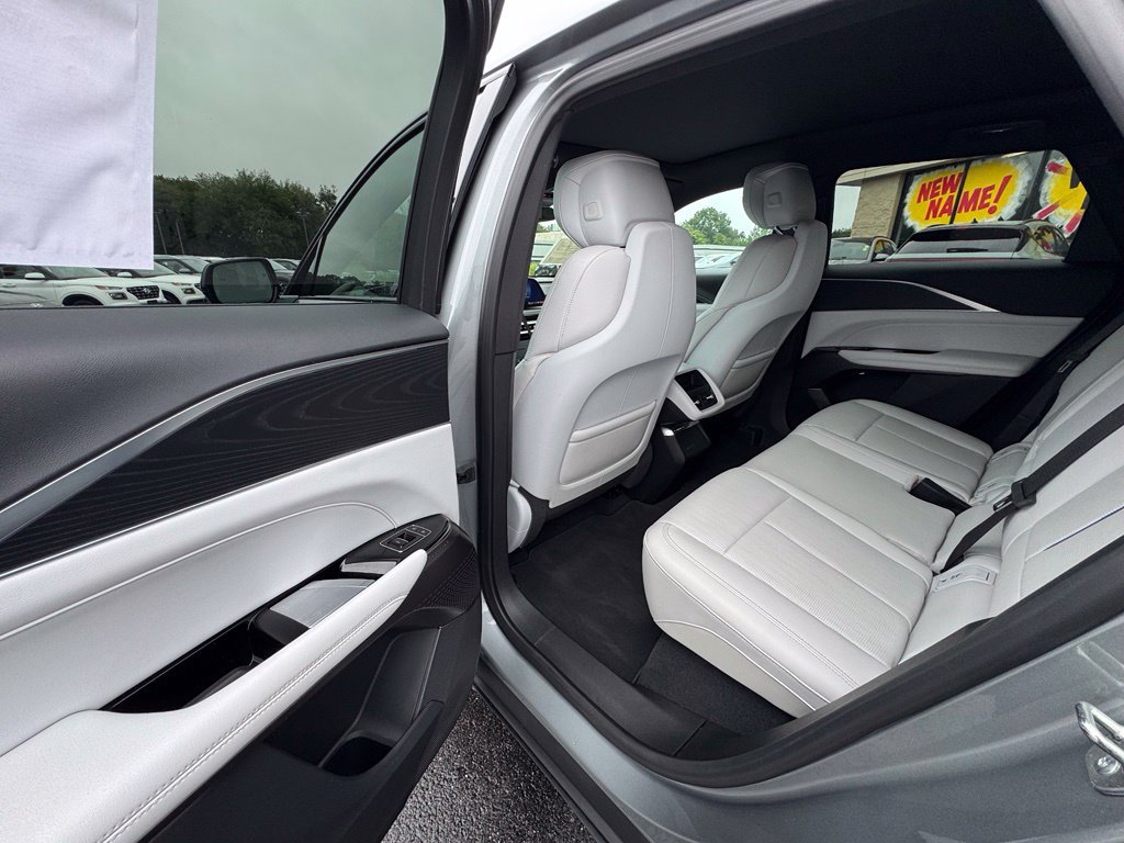 Used 2025 Cadillac Lyriq Sport AWD/4WD image 13