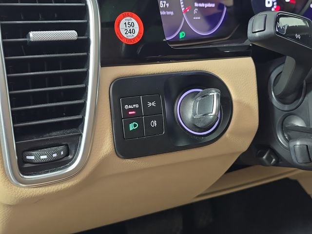 Certified 2023 Porsche Cayenne Platinum Edition image 18