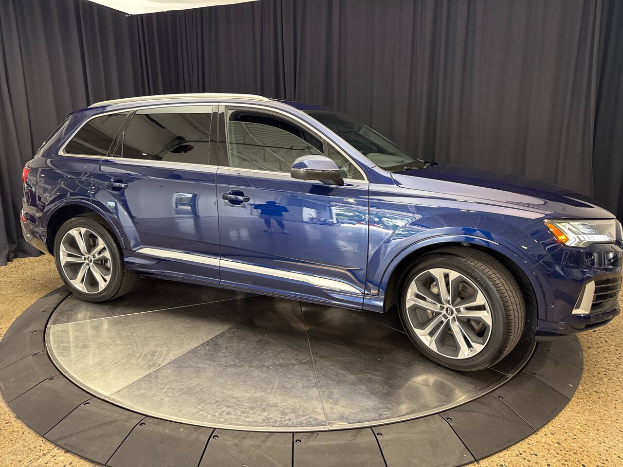 Used 2023 Audi Q7 3.0T Premium Plus w/ Premium Plus Package AWD/4WD image 11