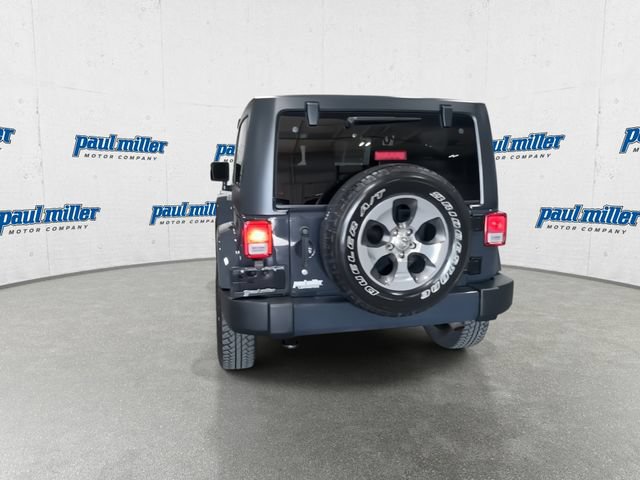 Used 2018 Jeep Wrangler Sahara w/ Connectivity Group AWD/4WD image 9
