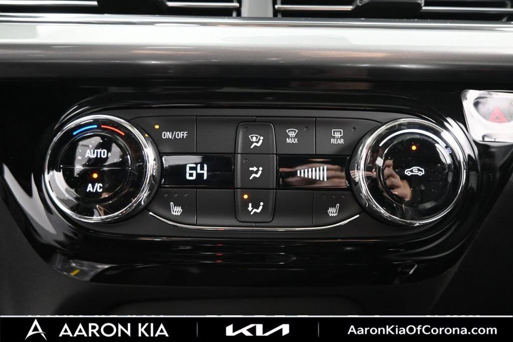 Used 2026 Chevrolet Trax LT w/ Sunroof Package FWD image 25