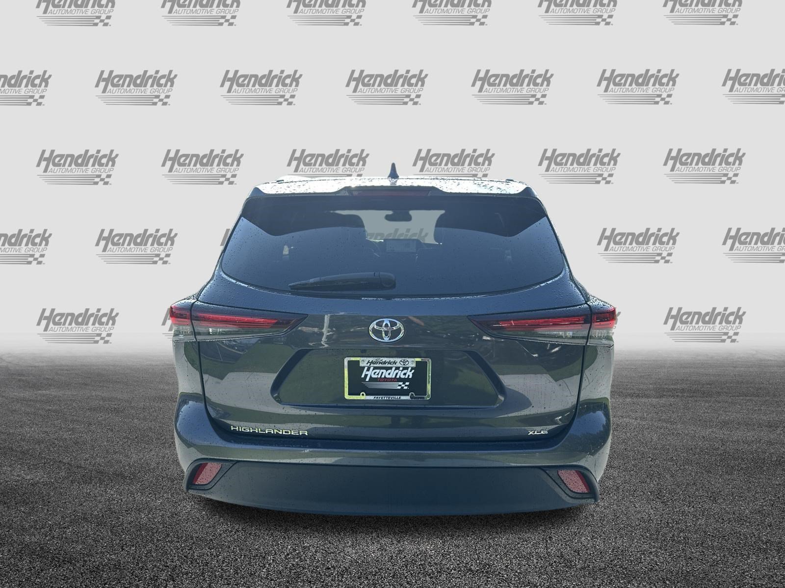 Used 2024 Toyota Highlander XLE FWD image 9