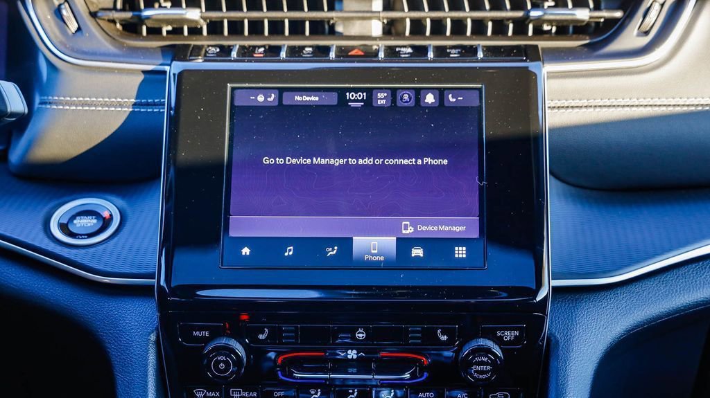 New 2025 Jeep Grand Cherokee Altitude image 15