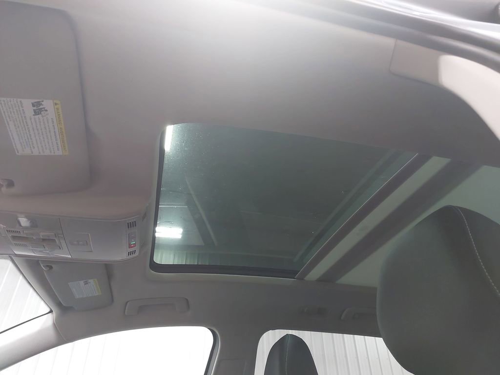 Used 2023 Volkswagen Taos SE w/ Panoramic Sunroof Package image 30