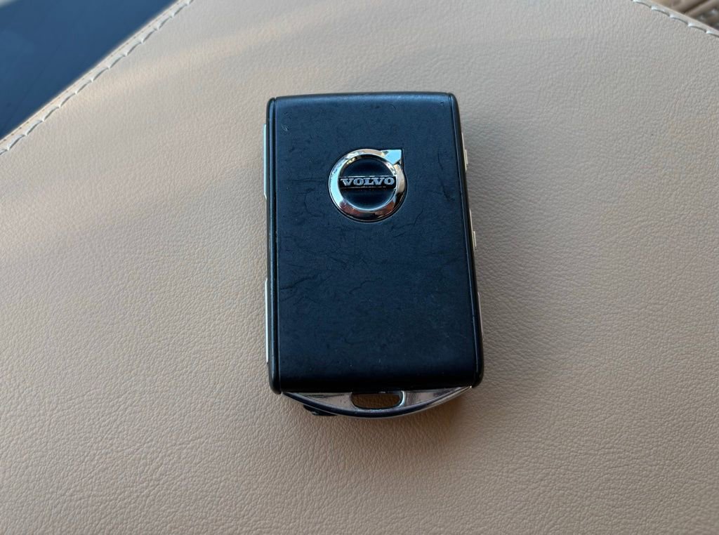 Certified 2024 Volvo XC90 T8 Ultimate w/ Protection Package Premier image 35