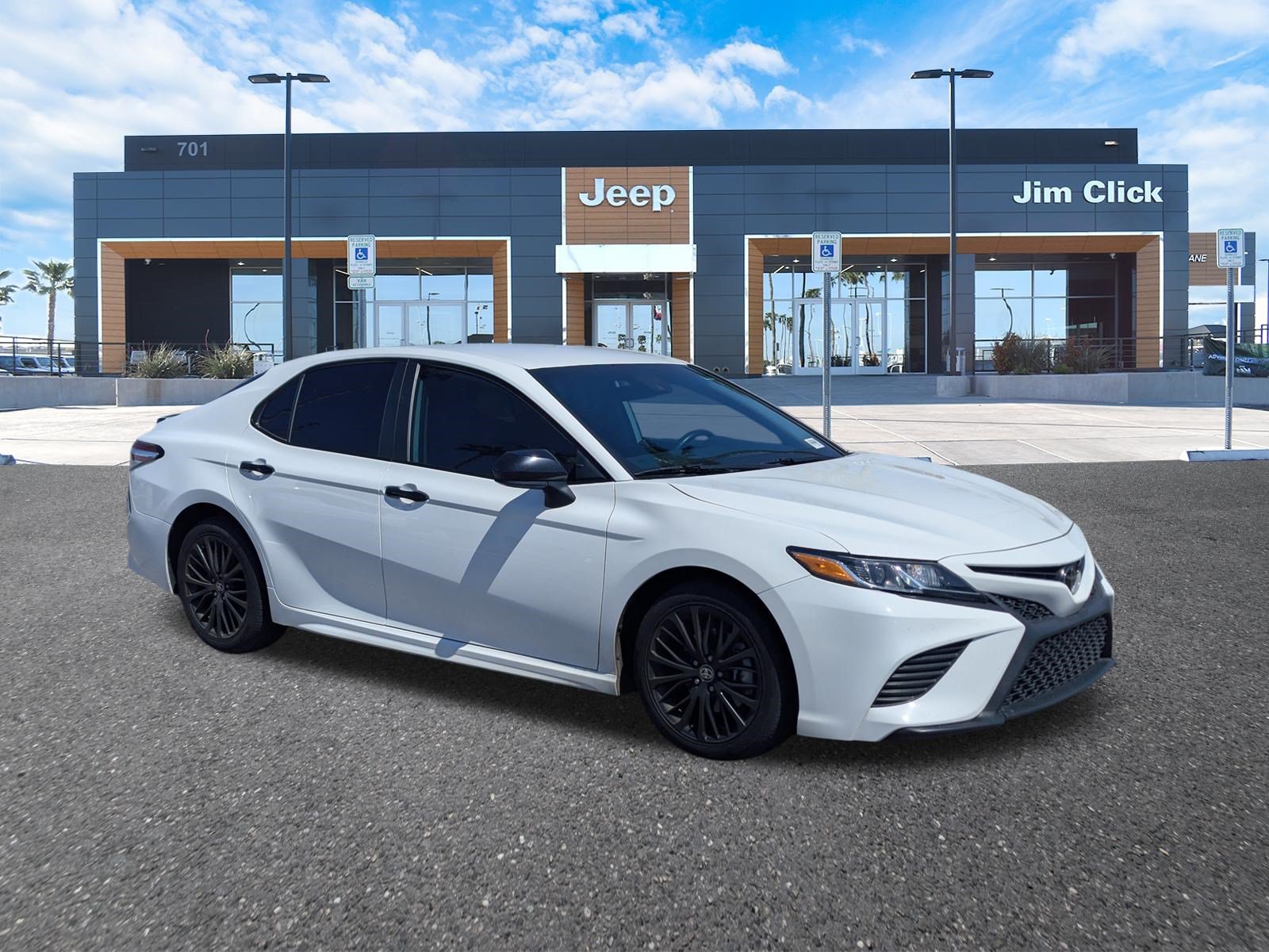 Used 2020 Toyota Camry SE w/ Carpet Mat Package FWD image 1