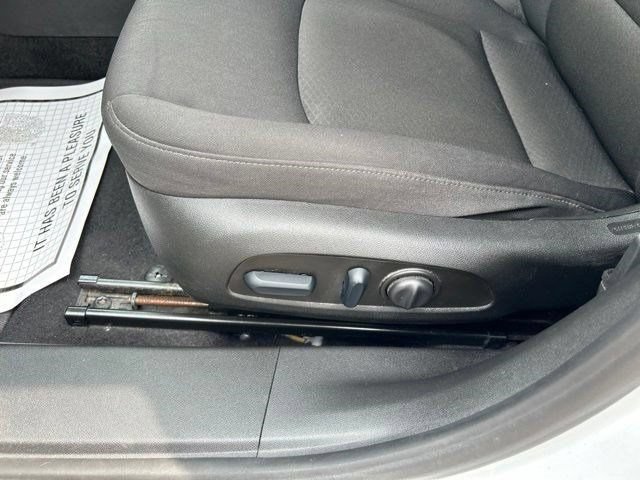 Used 2022 Chevrolet Malibu LT FWD image 12
