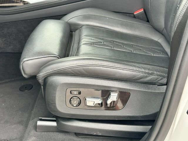 Used 2025 BMW X7 xDrive40i AWD/4WD image 28