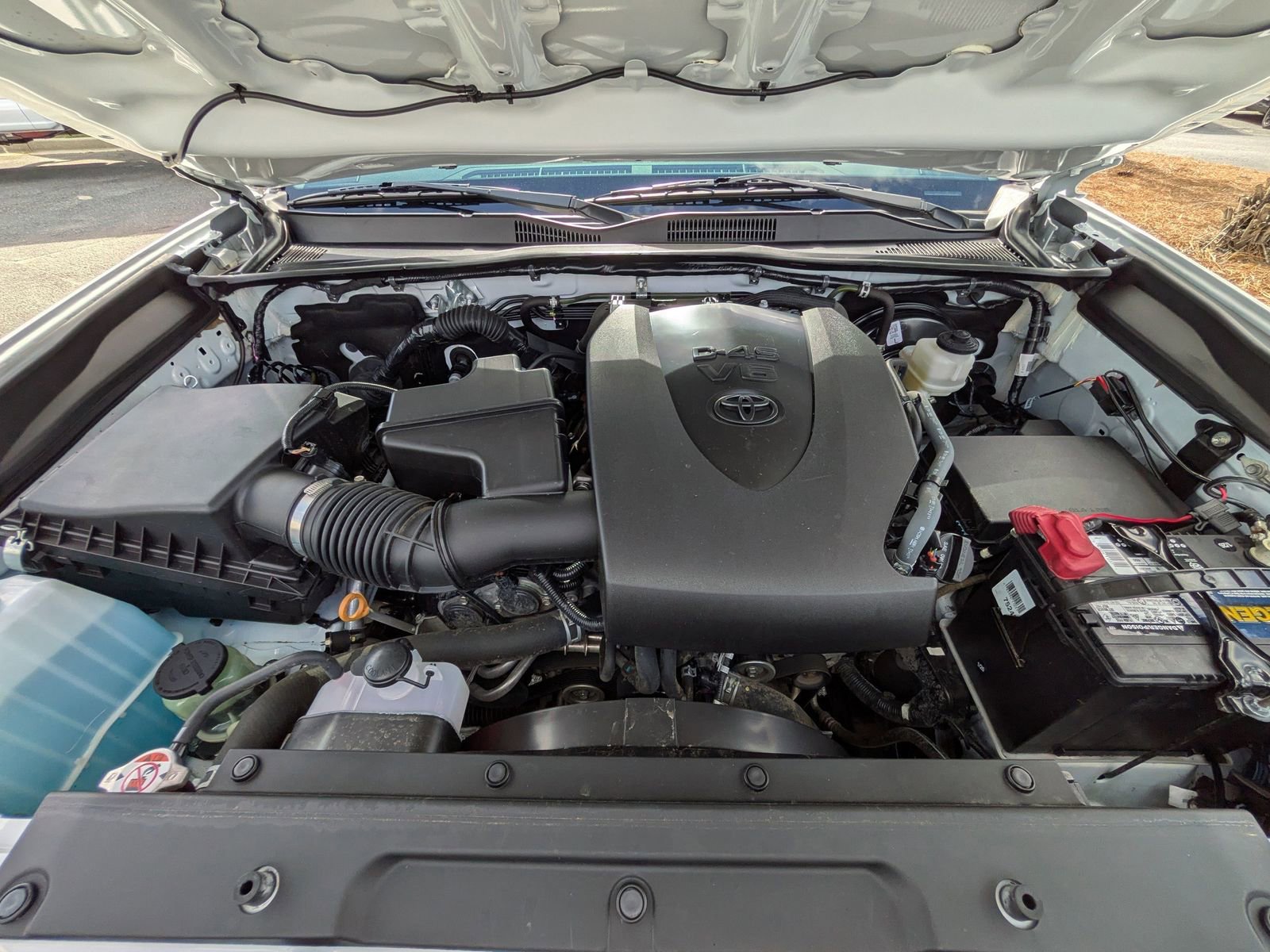 Used 2023 Toyota Tacoma SR5 w/ Technology Package image 6