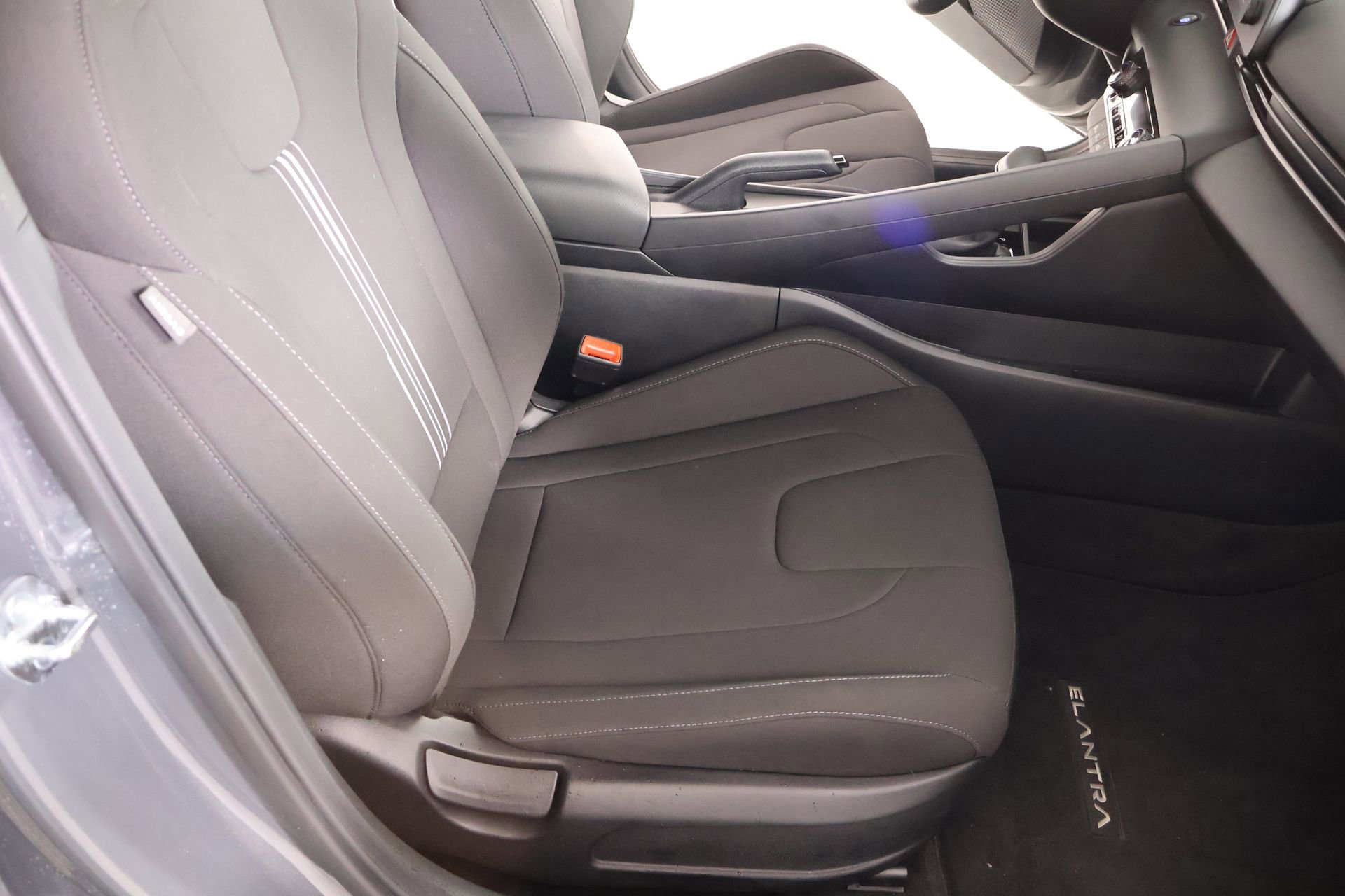 Certified 2025 Hyundai Elantra Sport image 12