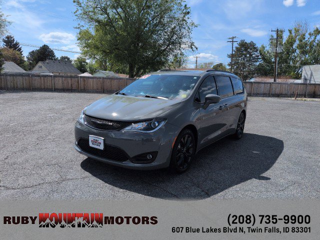 Used 2020 Chrysler Pacifica Touring-L Plus FWD image 3