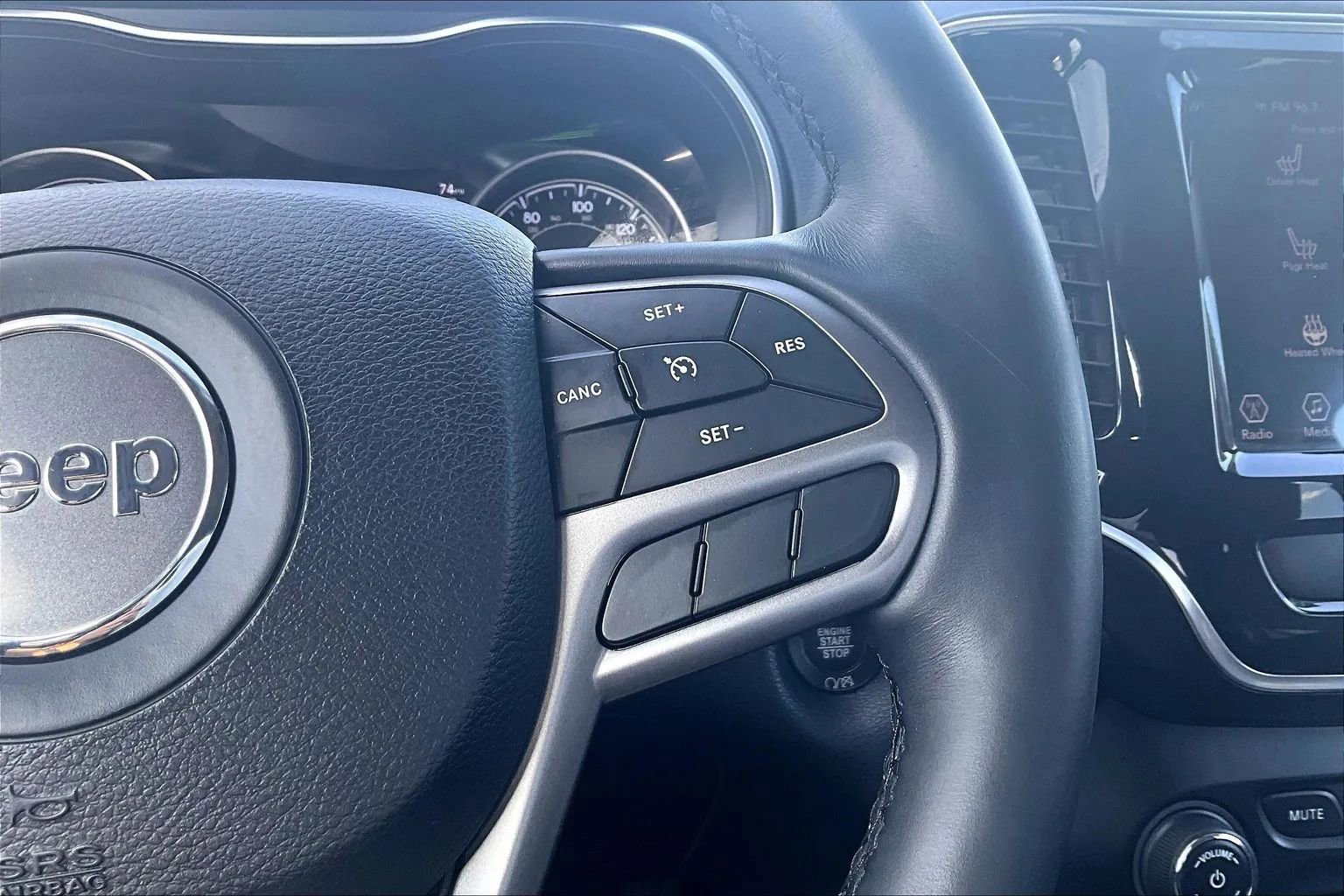 Used 2019 Jeep Cherokee Limited image 20