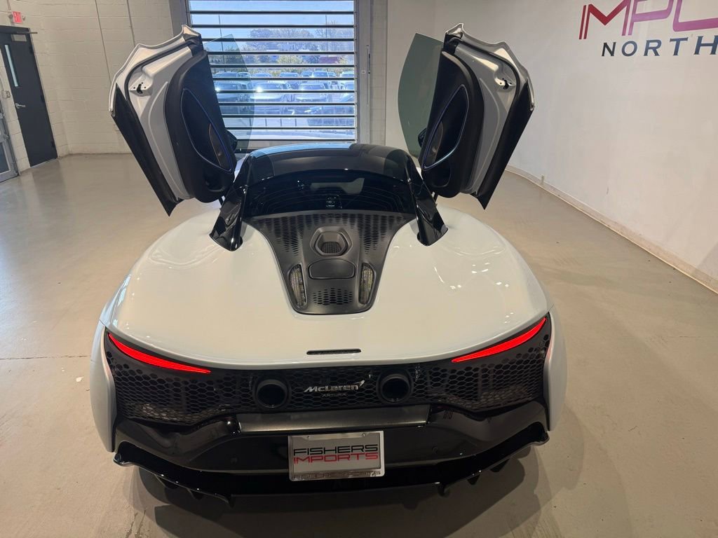 Used 2023 McLaren Artura RWD image 18