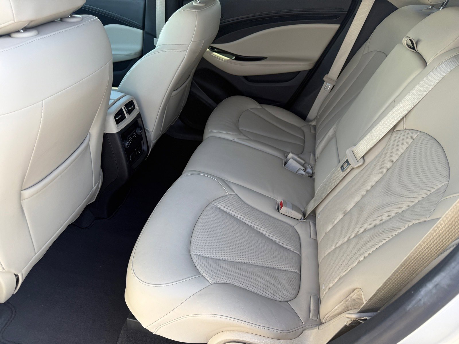 Used 2018 Buick Envision Essence image 23