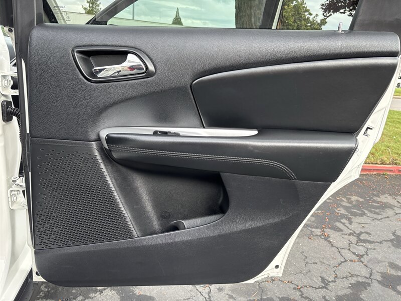 Used 2016 Dodge Journey SE w/ Flexible Seating Group FWD image 26