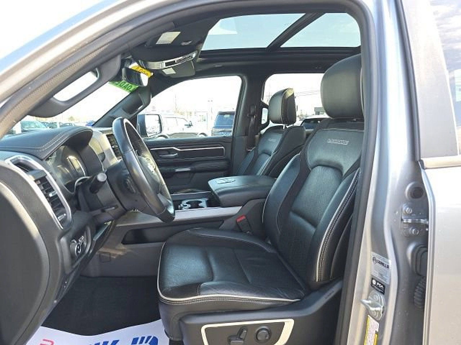 Used 2024 RAM 1500 Laramie image 11