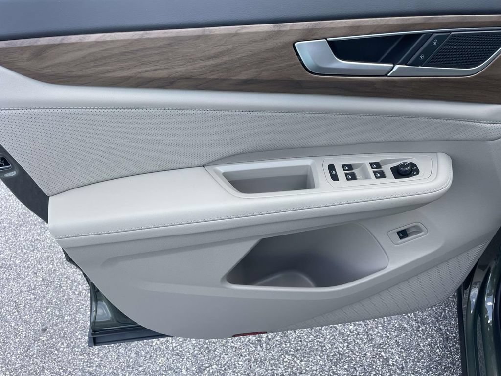 New 2026 Volkswagen Atlas SE FWD image 17