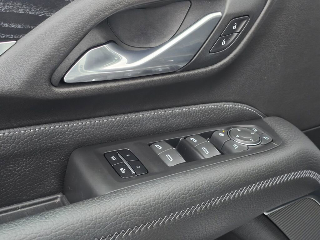 Used 2023 GMC Yukon XL Denali image 38