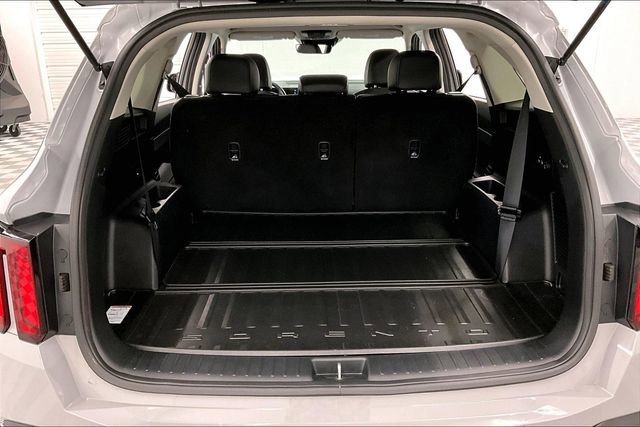 Used 2025 Kia Sorento S image 36