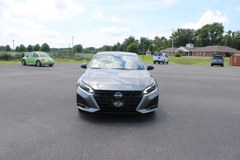 Used 2024 Nissan Altima 2.5 SV FWD image 3