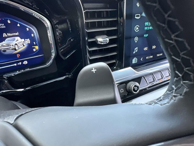 Used 2025 Chevrolet Silverado 1500 High Country w/ High Country Premium Package AWD/4WD image 45