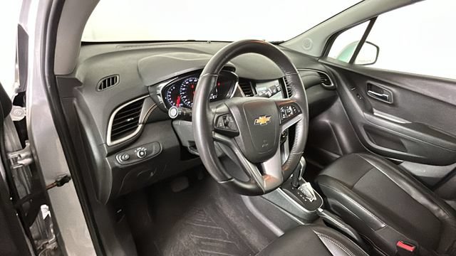 Used 2017 Chevrolet Trax LT w/ LT Convenience Package FWD image 14