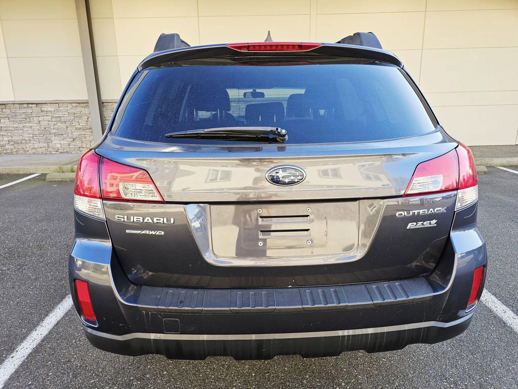 Used 2013 Subaru Outback 2.5i Limited AWD/4WD image 4