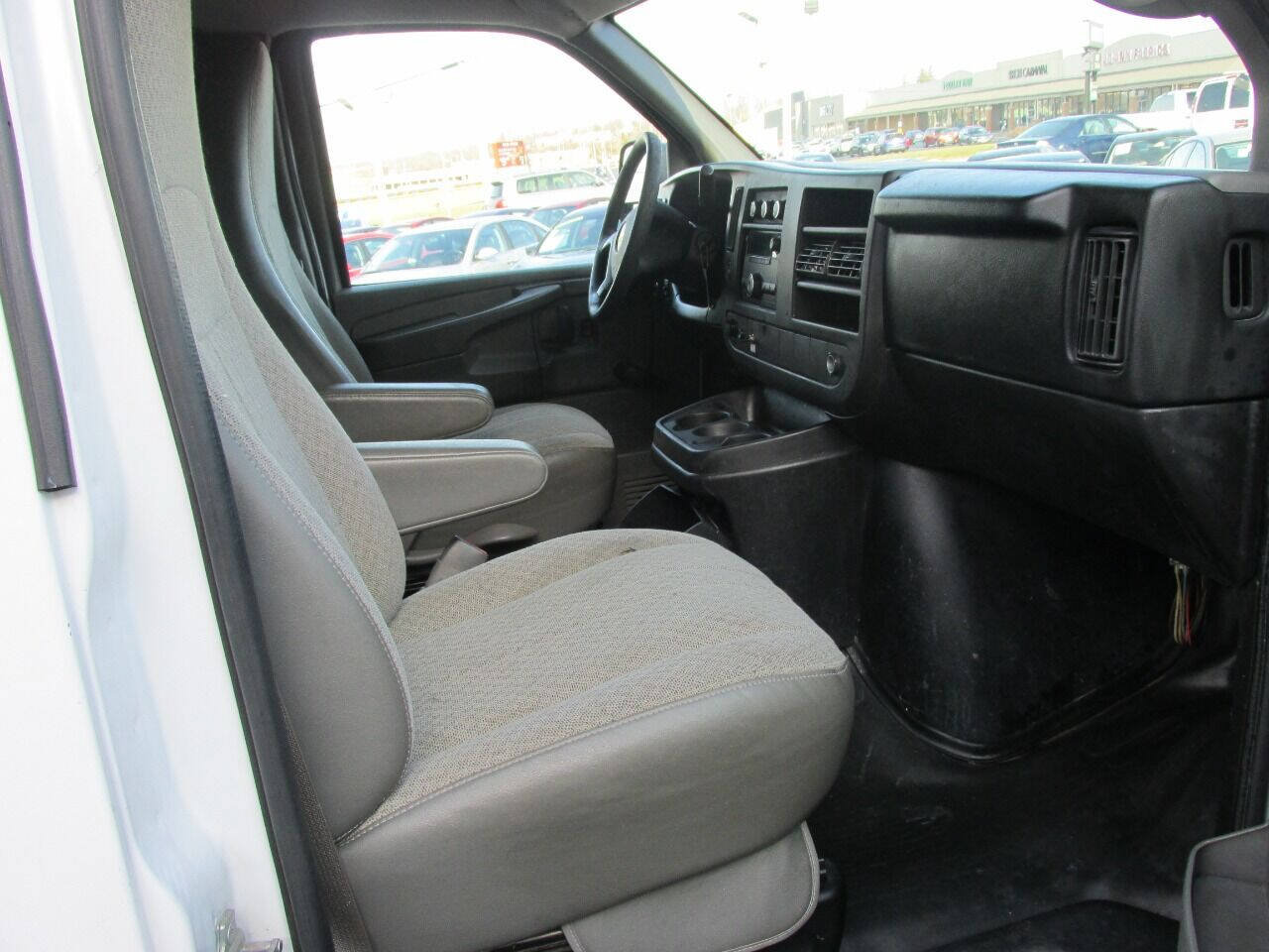 Used 2014 Chevrolet Express 3500 RWD image 26