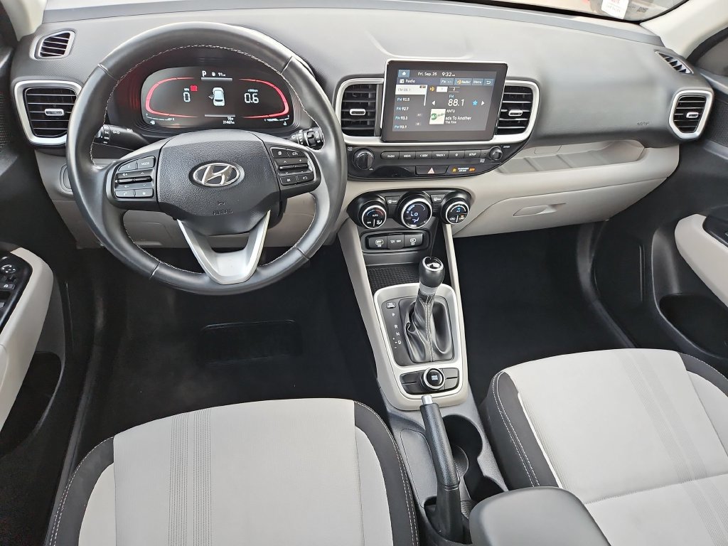 Used 2025 Hyundai Venue SEL FWD image 26
