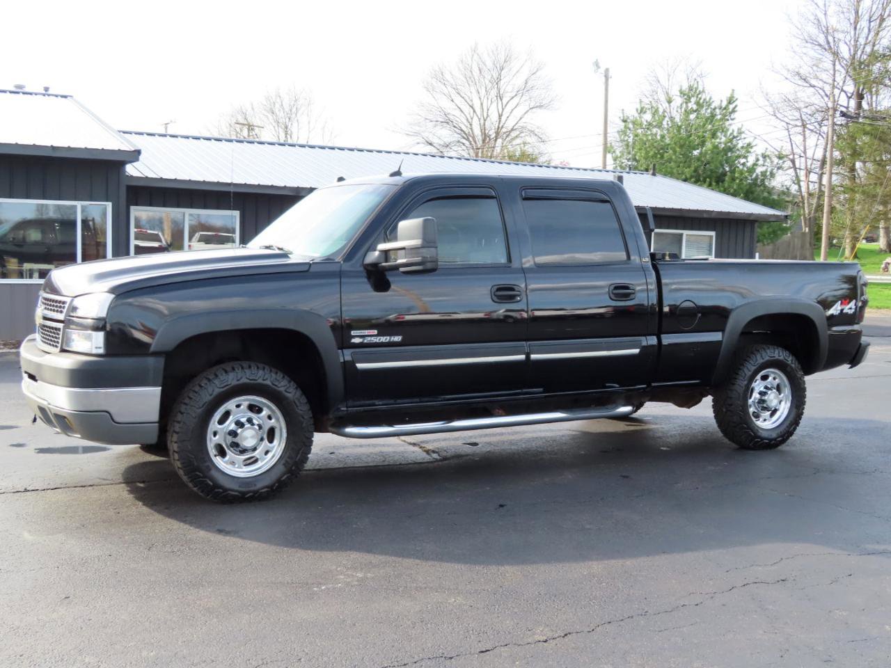 Used 2005 Chevrolet Silverado 2500 LT w/ Heavy-Duty Power Package image 2