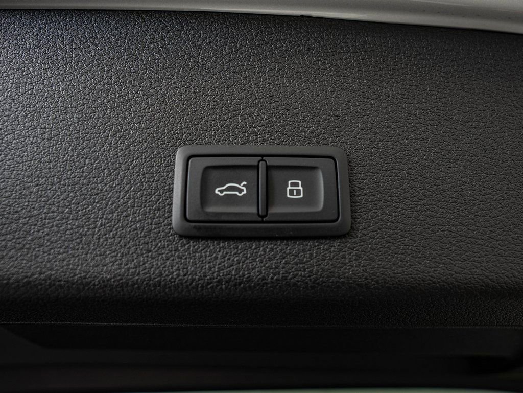 Used 2021 Audi e-tron Premium w/ Convenience Plus Package AWD/4WD image 37