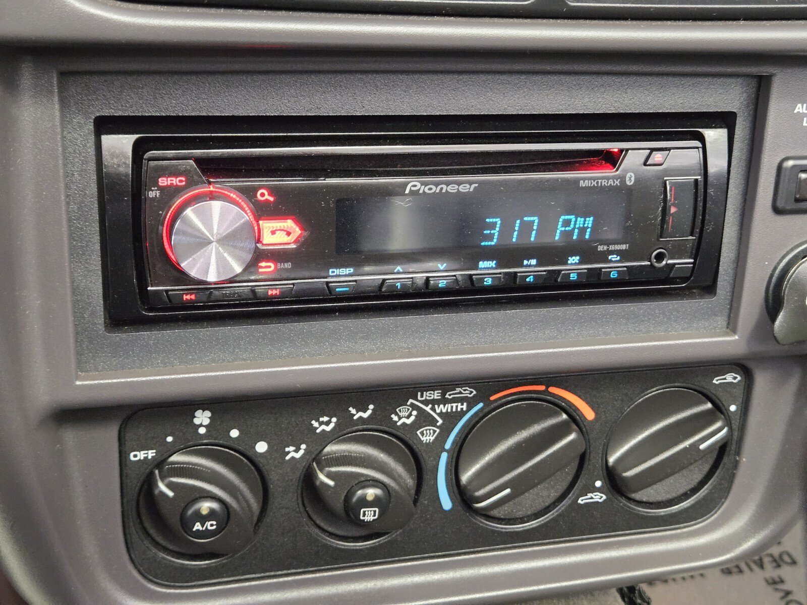Used 2001 Chrysler Prowler RWD image 15
