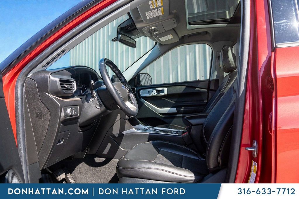 Used 2022 Ford Explorer Limited w/ Equipment Group 301A image 3