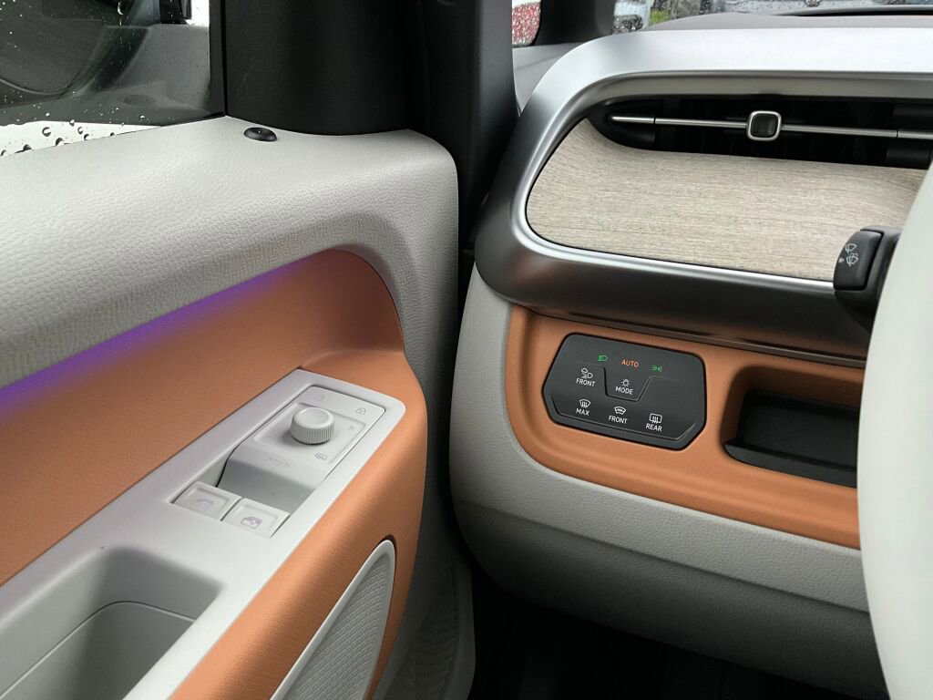 New 2025 Volkswagen ID. Buzz Pro S Plus image 24