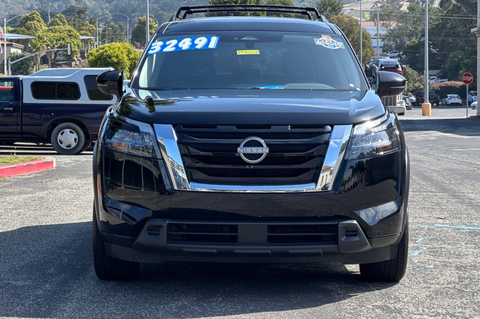 Used 2025 Nissan Pathfinder SV FWD image 12