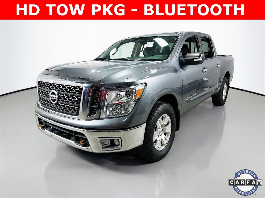 Used 2018 Nissan Titan SV image 2